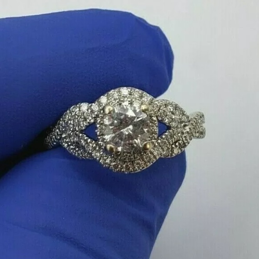 Beautiful 1.10 carat 14k white gold diamond ring